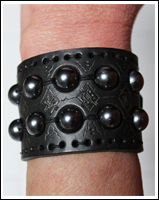 bracciale cuoio nero perle ematite