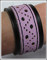 Leather bracelet with lilac band