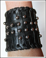 Lederarmband mit Stahlperlen